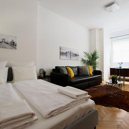 Standard Apartment By Hi5 - Petofi 12 บูดาเปสต์ ภายนอก รูปภาพ
