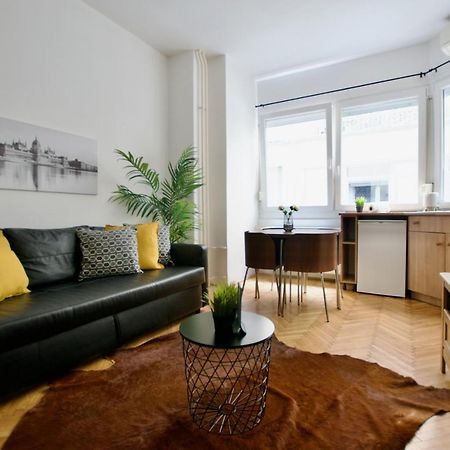 Standard Apartment By Hi5 - Petofi 12 บูดาเปสต์ ภายนอก รูปภาพ