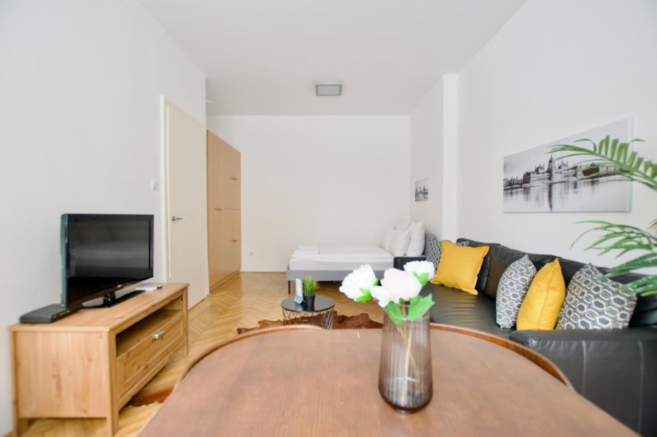 Standard Apartment By Hi5 - Petofi 12 บูดาเปสต์ ภายนอก รูปภาพ